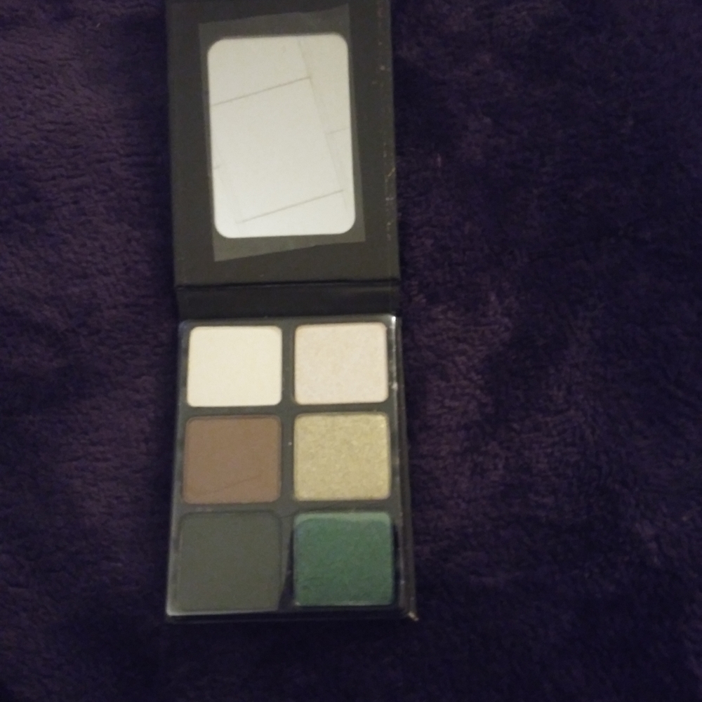 The Royals mini eyeshadow pallet.....